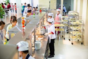 Sonova Operations Center Vietnam: Healthy breakfast and lunch options and salad buffet at our own staff restaurant.