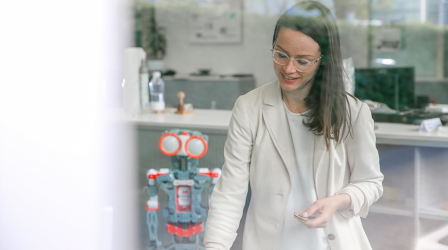 Geschenk unter Kollegen, ein kleiner Roboter