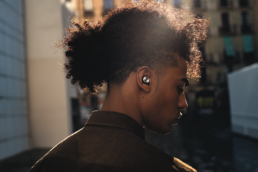 MOMENTUM_True_Wireless_2_Black_Product_Shot_InUse.png