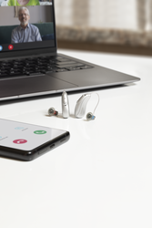PH_Pic_Audeo-L-R_Lifestyle_MultipleConnections_LR.png