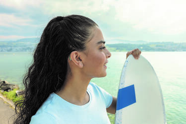 Phonak_Audeo-Life-L-Teenager-Girl-lifestyle-watersport_HR.jpg