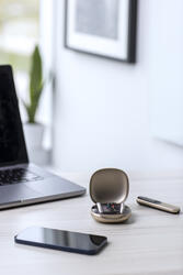 Phonak_Lifestyle_RogerOn_SlimLumityConnectivity_HR.jpg
