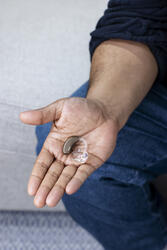 Phonak_Naida-L-PR_Naida-In-The-Hand-of-Man_HR.jpg