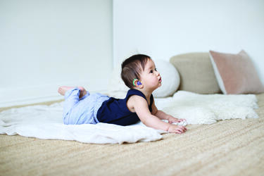 Phonak_Sky-L-PR_Baby-Hearing-From-Distance_HR.jpg