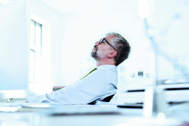 Phonak_Lyric4__Man_office_220110_LR.jpg